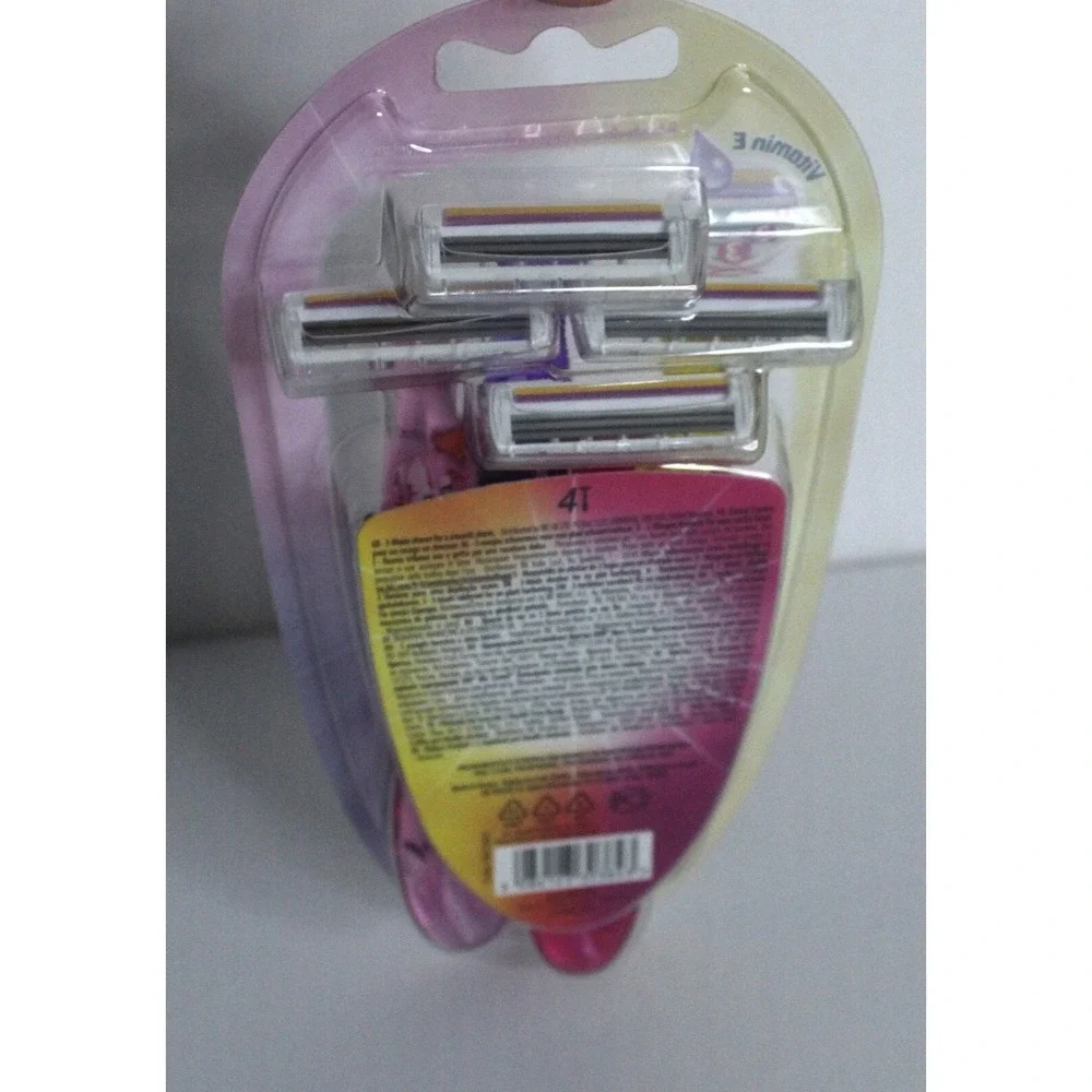 Bic Miss SOLEIL Razor-  3 Blades per Razor, 4 Razor Each‎  SEALED Unopened Item